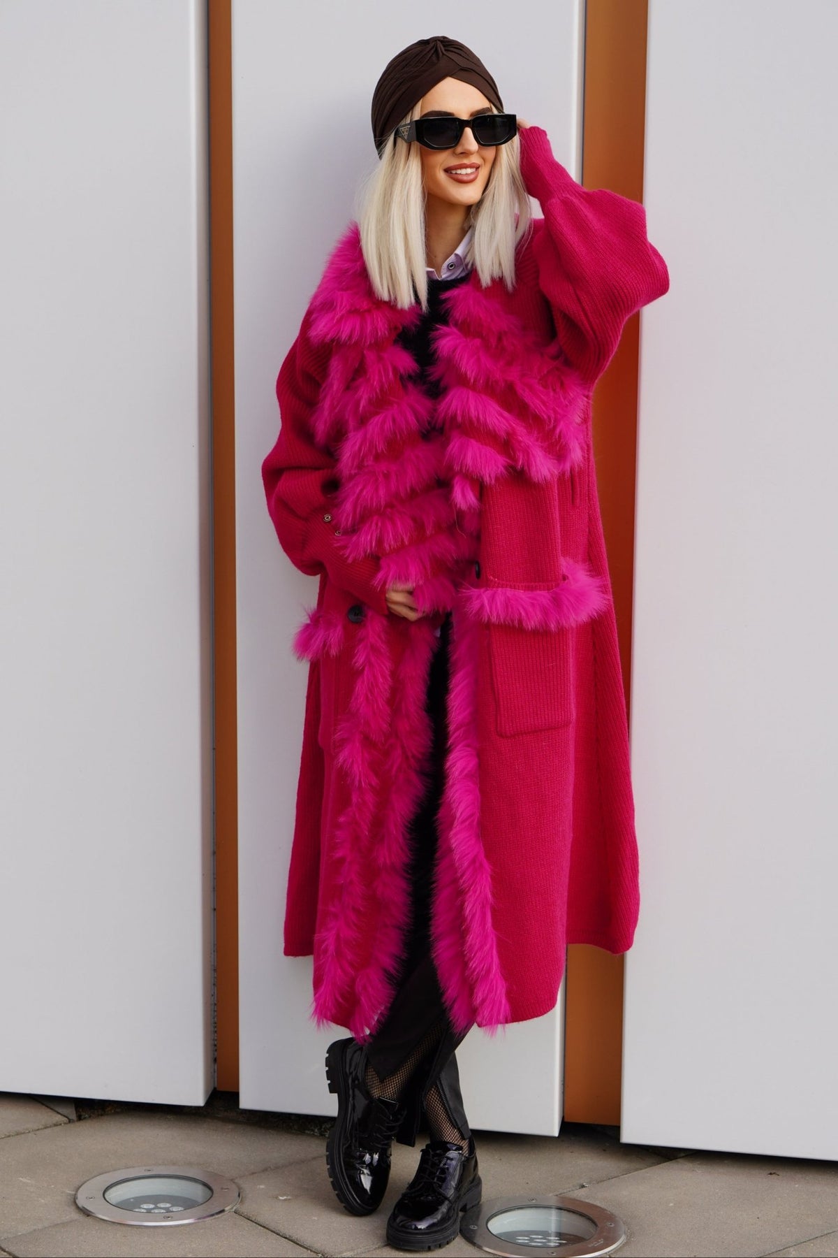 Futrzany sweter z lisa naturalnego, amarantowa fuksja - LEU. Sweter z lisem damski kardigan z futra.