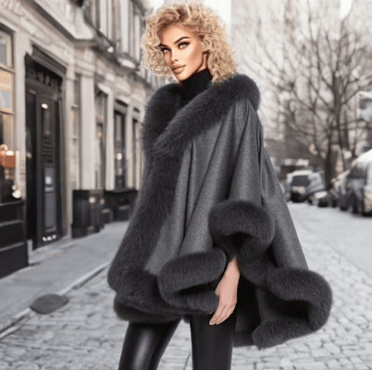 Płaszcz z lisa futrzane ponczo z lisem oversize ciemny popiel, GALA. Futrzany płaszcz damski od LEU.