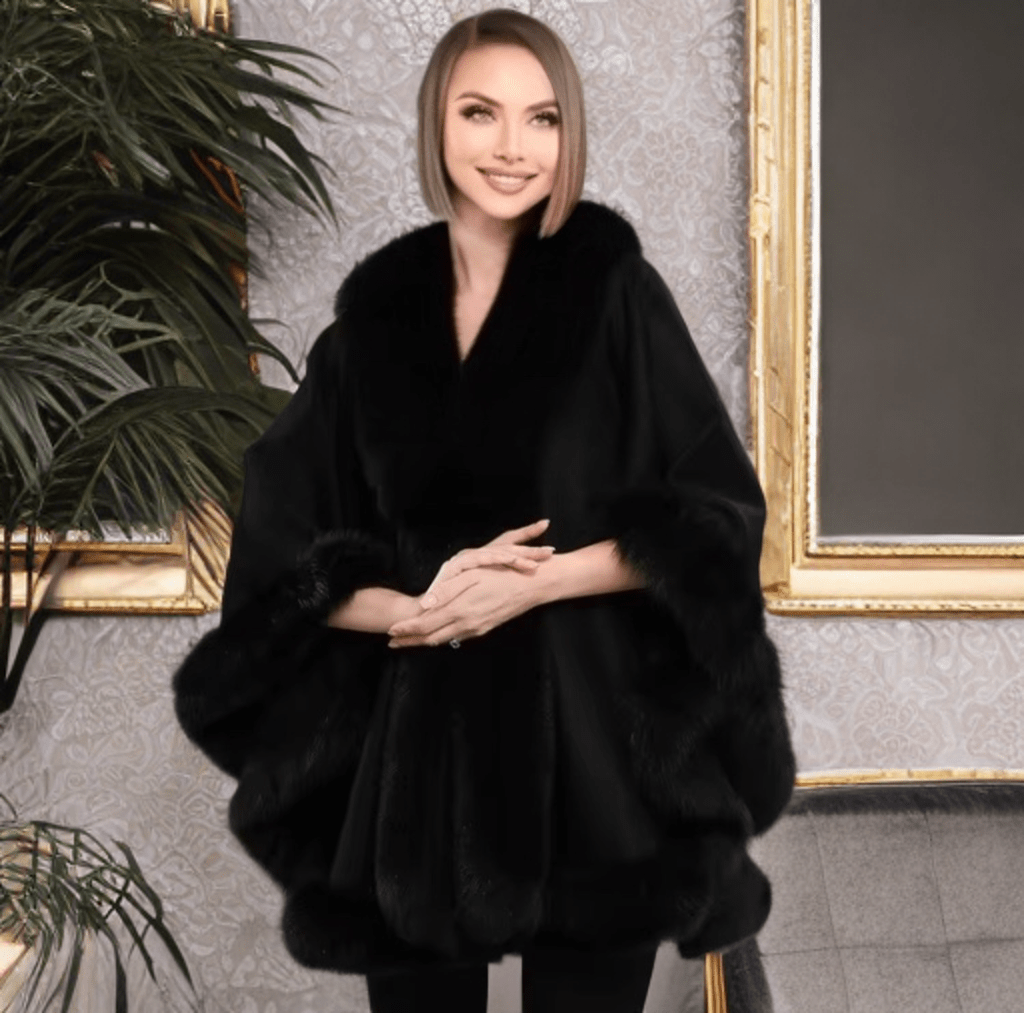 Płaszcz z lisa futrzane ponczo z lisem oversize ciemny czarne, GALA. Futrzany płaszcz damski od LEU.