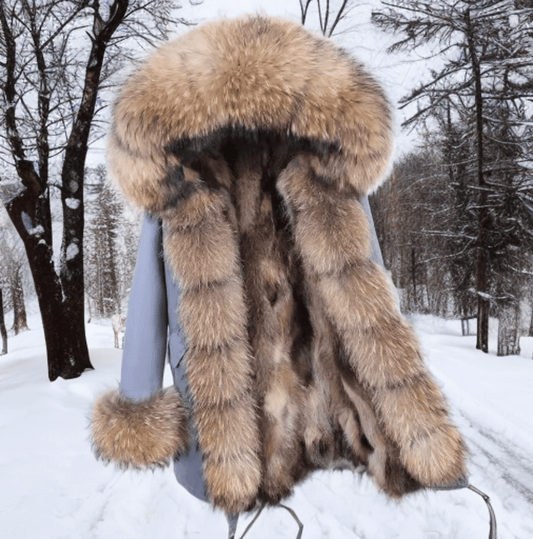 Kurtka parka z futrem jenota, jenotem błękitna,VIKA-LEU. Kurtka zimowa damska z futrem w różnych rozmiarach. 