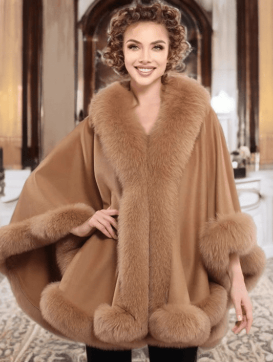 Płaszcz z lisa futrzane ponczo z lisem oversize ciemny beżowe, GALA. Futrzany płaszcz damski od LEU.