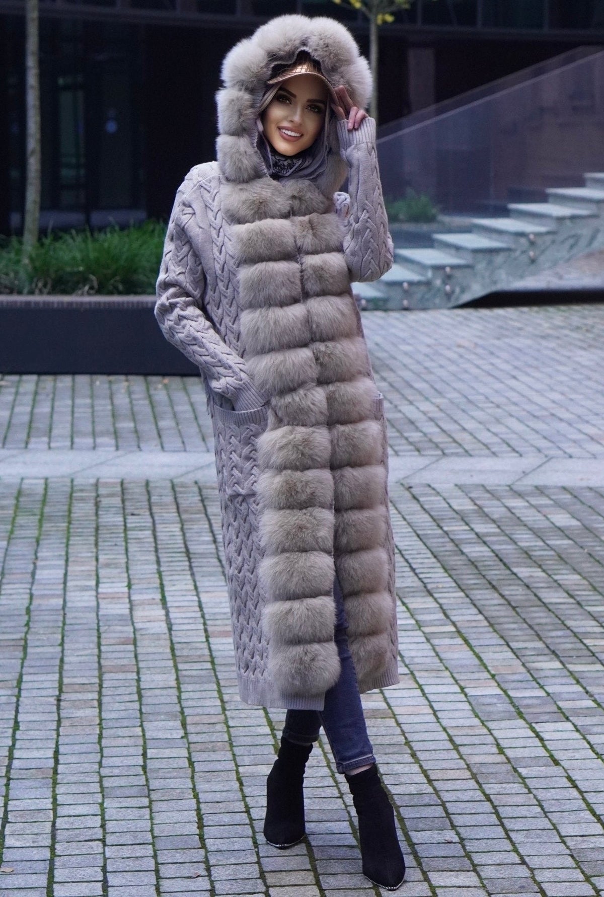 Sweter z lisem naturalnym beżowo - piaskowy - LEU
